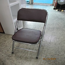밤색접의자